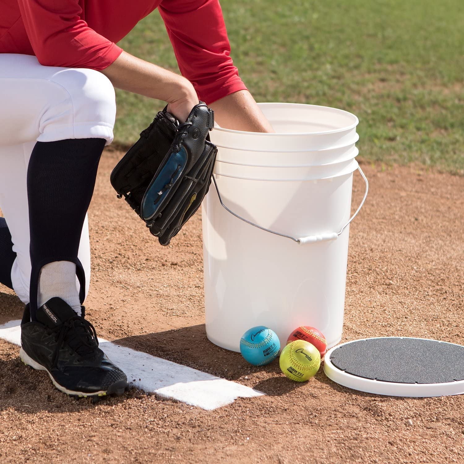 Champion Sports 6 Gallon Bucket with Padded Soft Seat Lid - Durable Construction - Balls Not Included - Ideal for Baseball, Softball, T-Ball, Wiffle Ball, and Lacrosse